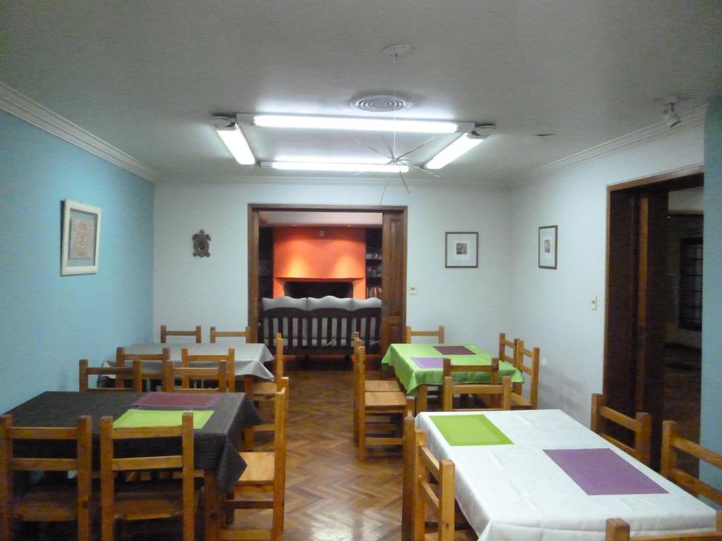 Hostel De Los Artistas Мендоса Экстерьер фото