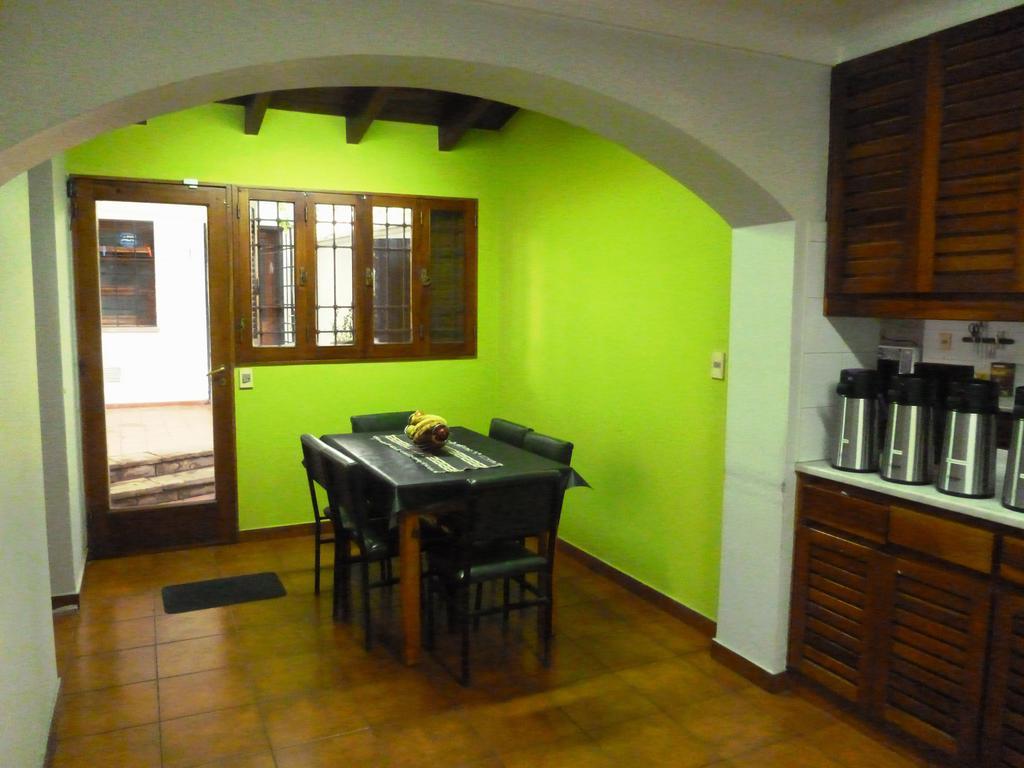 Hostel De Los Artistas Мендоса Экстерьер фото