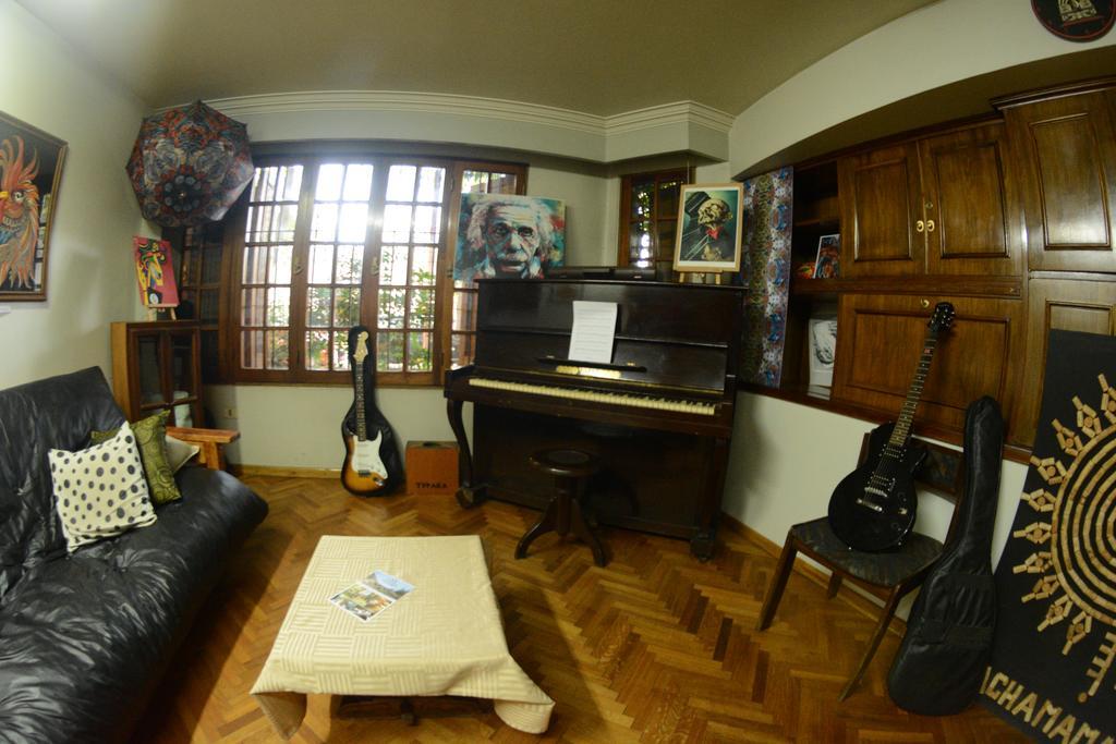 Hostel De Los Artistas Мендоса Экстерьер фото