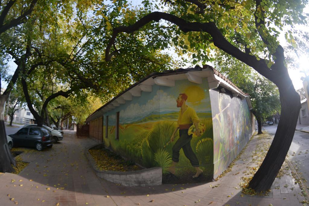 Hostel De Los Artistas Мендоса Экстерьер фото